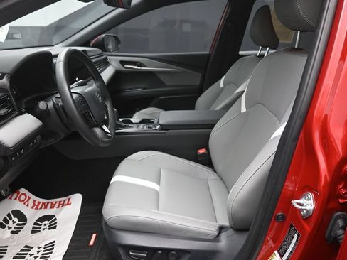 Used 2025 Toyota Camry SE w/ Convenience Package FWD image 18