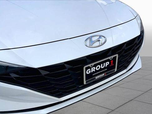 Used 2021 Hyundai Elantra SE FWD image 30