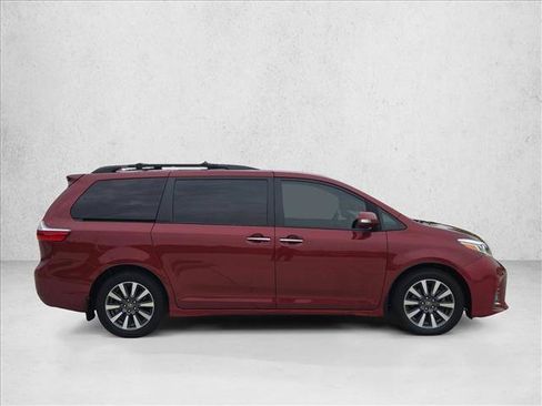 Used 2019 Toyota Sienna Limited FWD image 4