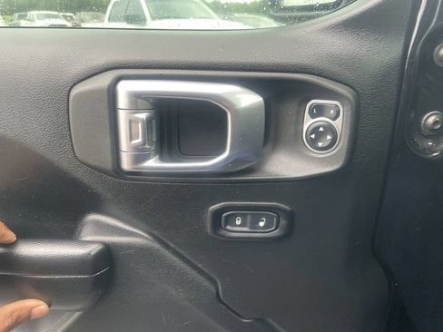 Used 2021 Jeep Gladiator Rubicon w/ Safety Group AWD/4WD image 18