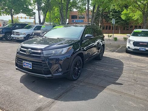 Used 2019 Toyota Highlander SE AWD/4WD image 3