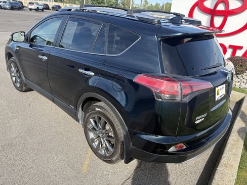 Used 2018 Toyota RAV4 Limited AWD/4WD image 5