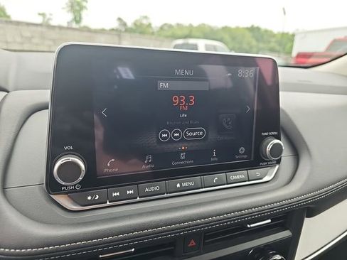 Used 2025 Nissan Rogue SV AWD/4WD image 25