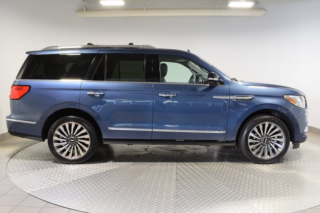 Used 2019 Lincoln Navigator Reserve w/ Cargo Package AWD/4WD image 2