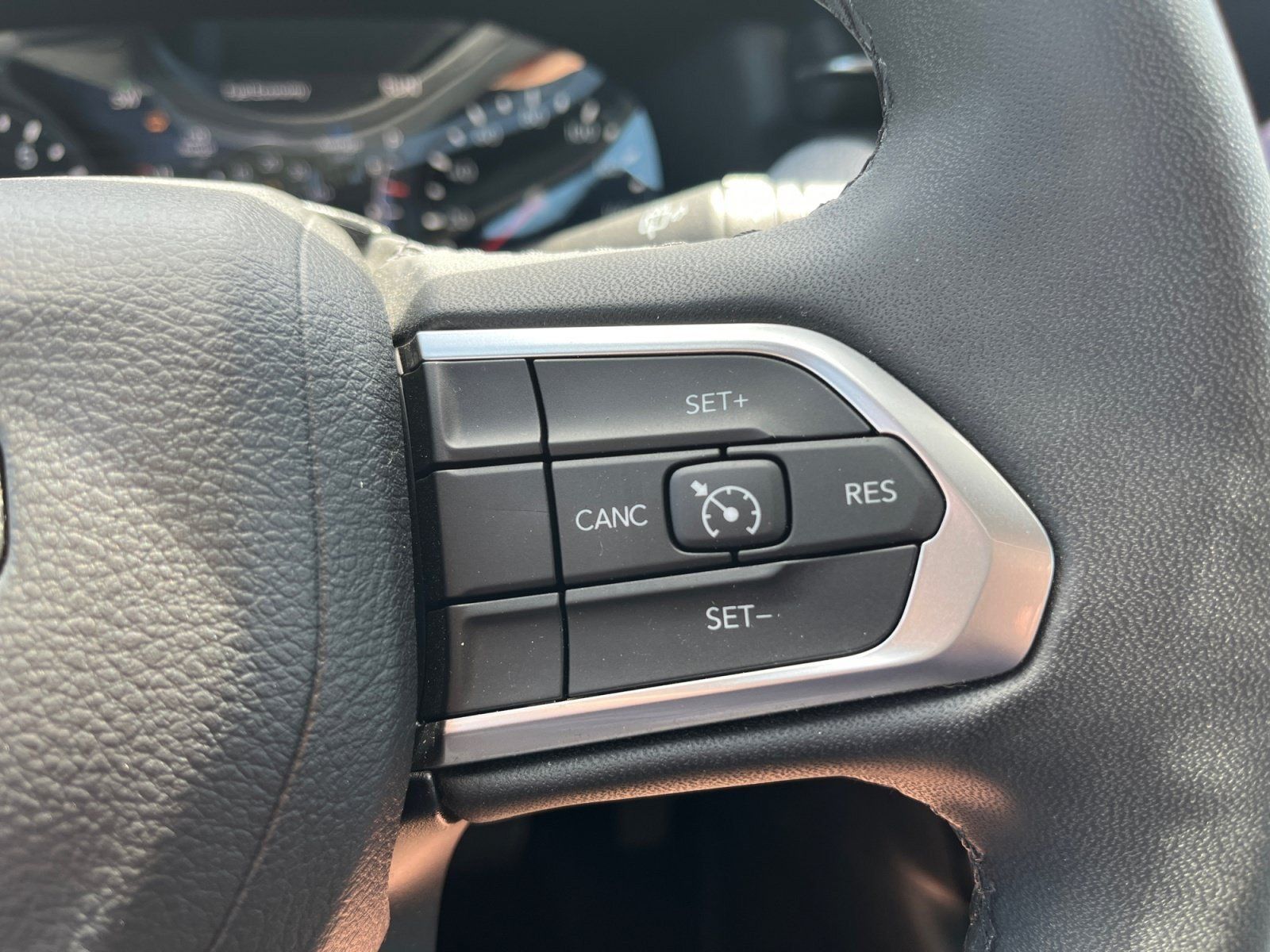 Used 2023 Jeep Compass Latitude AWD/4WD image 19