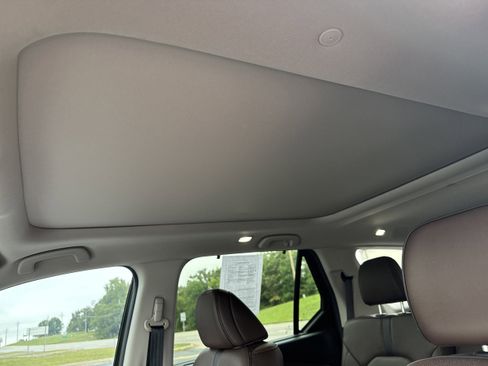 Used 2023 Honda Pilot Elite image 6