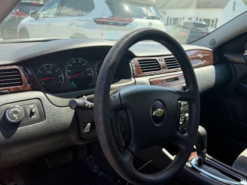 Used 2016 Chevrolet Impala LT FWD image 13
