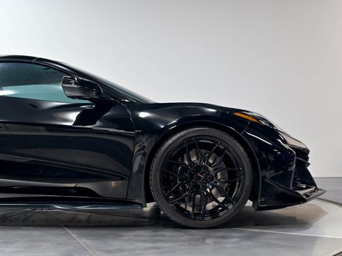 Used 2025 Chevrolet Corvette Z06 RWD image 26
