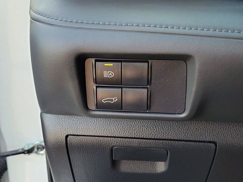Used 2021 Toyota Highlander XLE AWD/4WD image 21