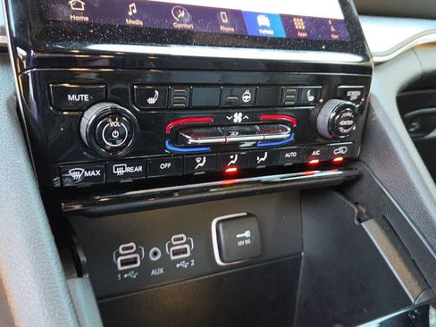 Used 2025 Jeep Grand Cherokee Limited image 22