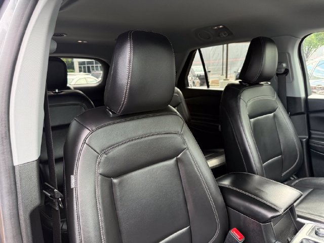 Used 2023 Ford Explorer XLT w/ Equipment Group 202A AWD/4WD image 30