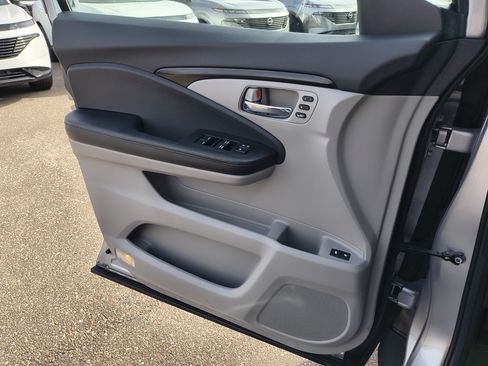 Used 2017 Honda Pilot Touring image 29