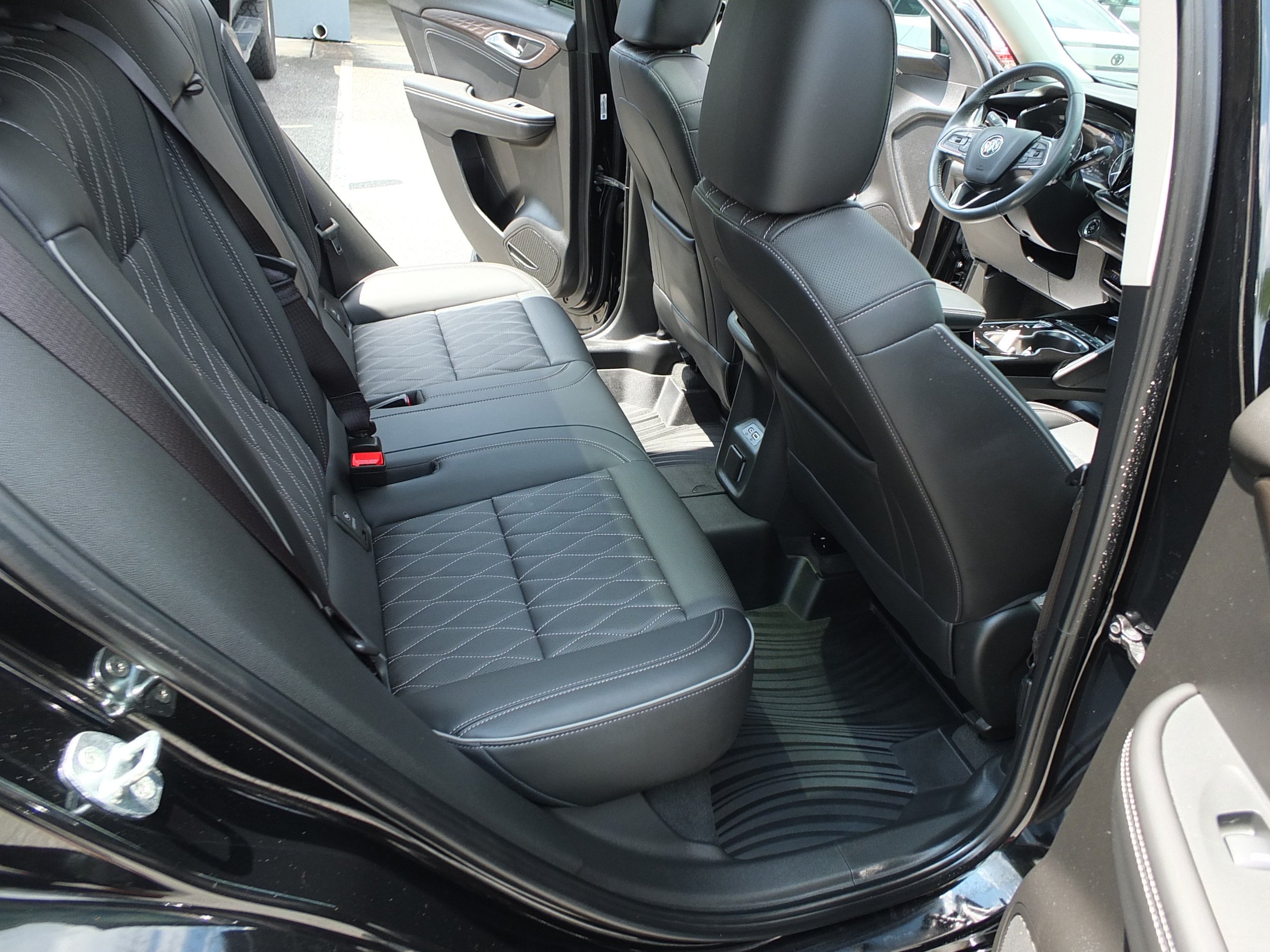 Used 2023 Buick Envision Avenir FWD image 14