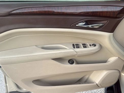 Used 2011 Cadillac SRX Luxury image 21