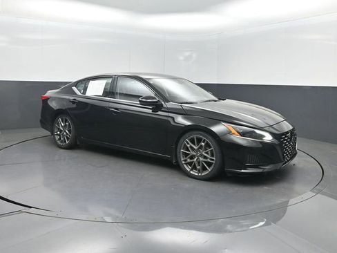 Used 2023 Nissan Altima 2.0 SR FWD image 37