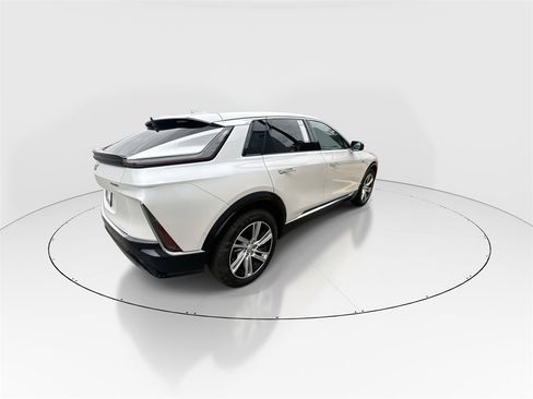 Used 2024 Cadillac Lyriq Tech w/ Driver Assist Package image 8