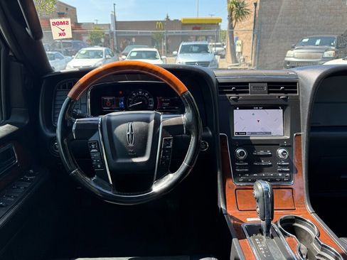 Used 2017 Lincoln Navigator Select AWD/4WD image 17