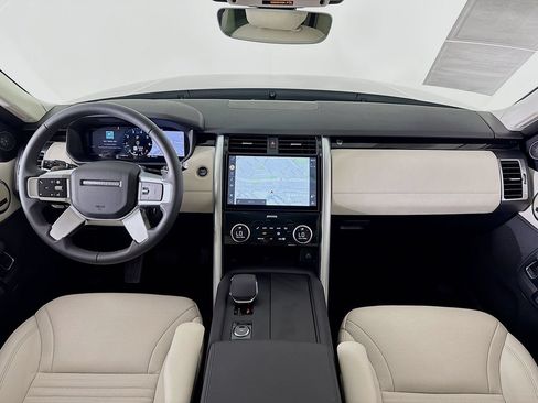 Used 2024 Land Rover Discovery S AWD/4WD image 9