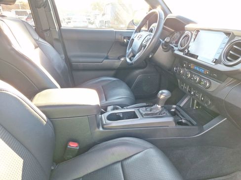 Used 2020 Toyota Tacoma TRD Sport image 35