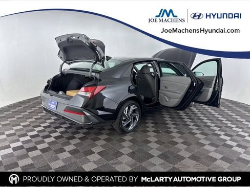 Certified 2025 Hyundai Elantra Sport image 17