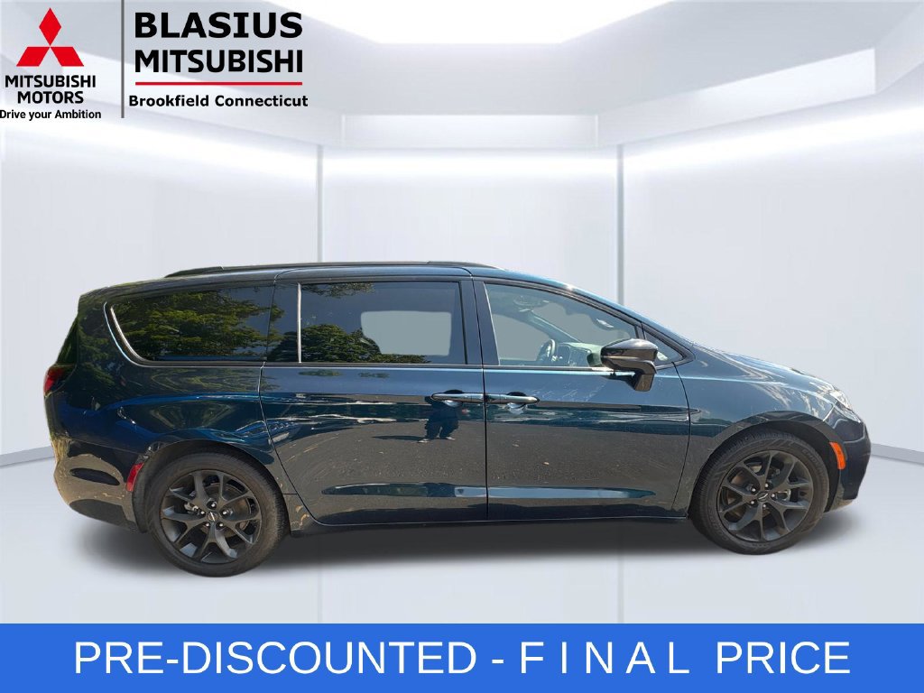 Used 2023 Chrysler Pacifica Limited w/ S Appearance Package FWD image 7