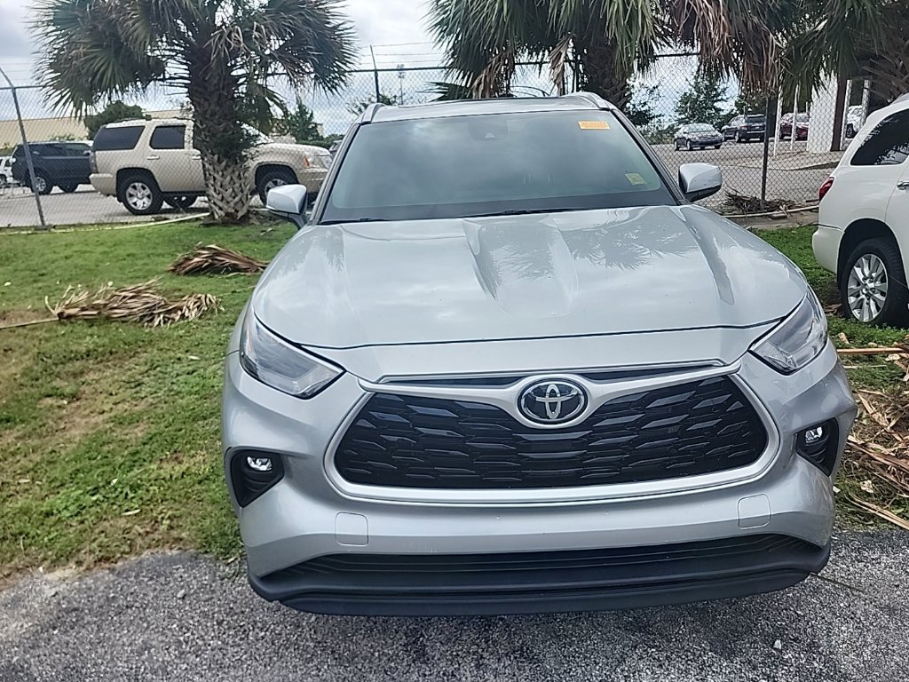 Used 2022 Toyota Highlander XLE FWD image 9