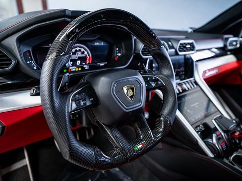 Used 2020 Lamborghini Urus image 43