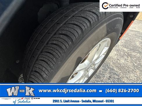 Certified 2023 Chrysler Pacifica Touring-L FWD image 4