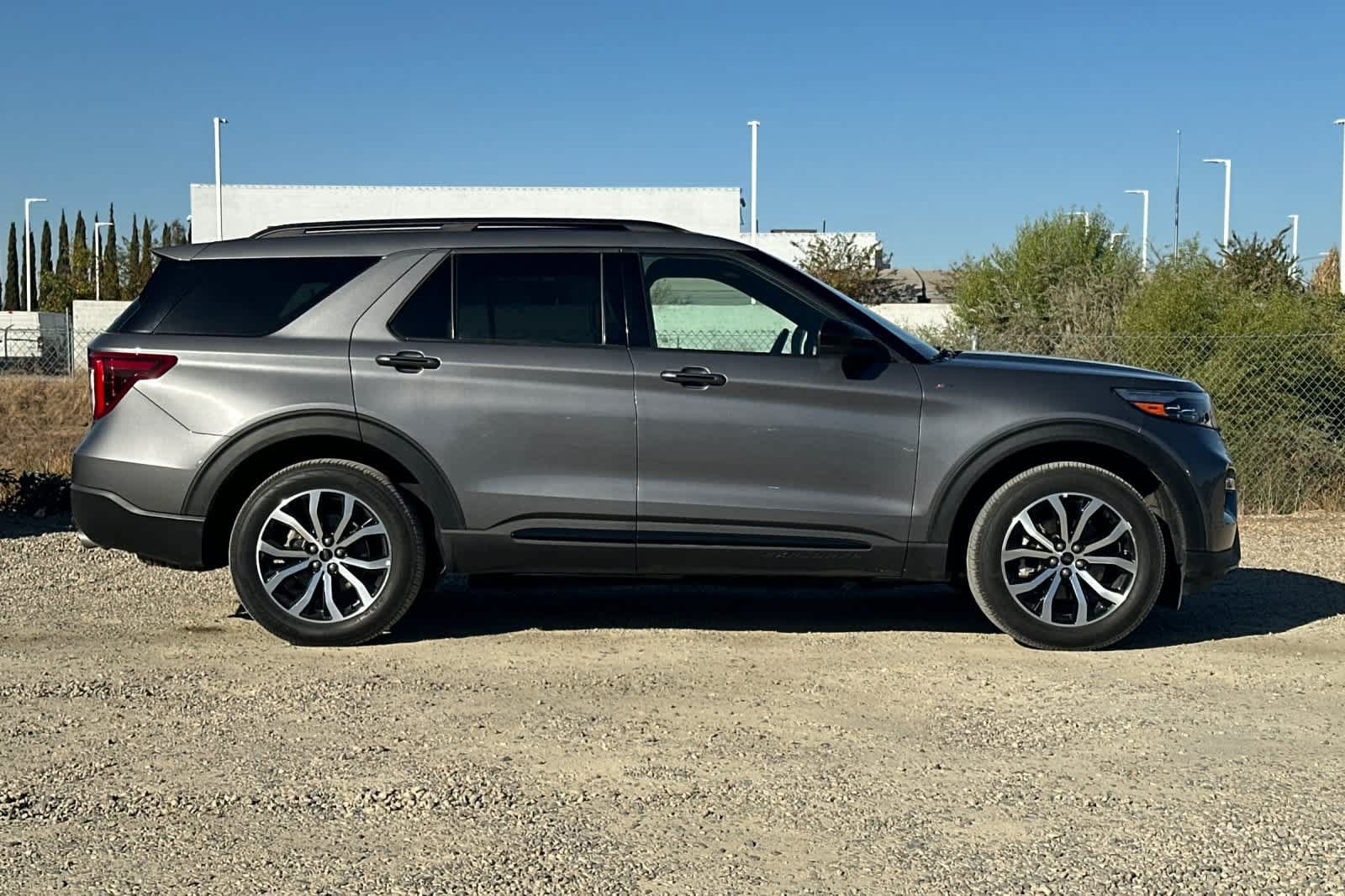 Used 2022 Ford Explorer ST-Line w/ Class IV Trailer Tow Package AWD/4WD image 9