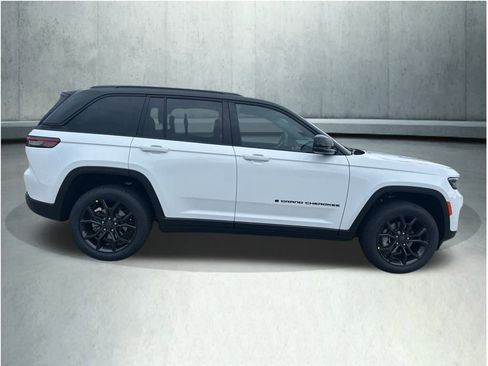 New 2025 Jeep Grand Cherokee Limited image 6