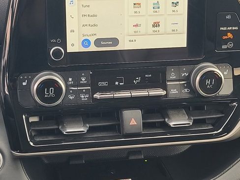 Used 2023 Toyota Highlander XLE image 22