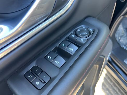 Used 2024 Chevrolet Suburban RST w/ Luxury Package image 7