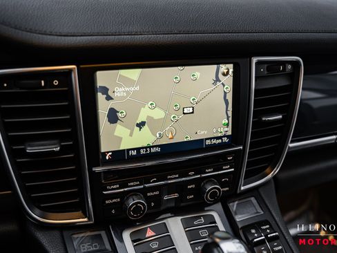 Used 2016 Porsche Panamera 4 Edition image 21