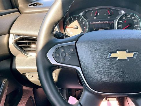 Used 2023 Chevrolet Traverse LT FWD image 13