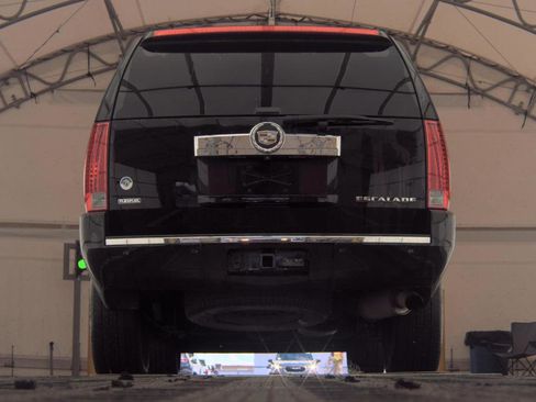 Used 2012 Cadillac Escalade ESV Luxury image 4