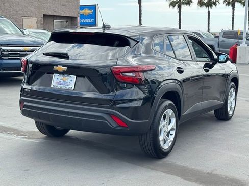 New 2026 Chevrolet Trax LS w/ LS Convenience Package FWD image 5