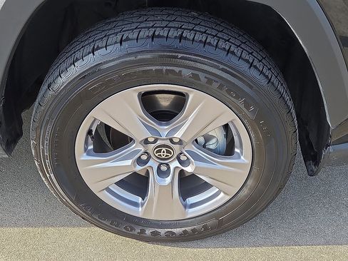 Used 2025 Toyota RAV4 XLE image 7