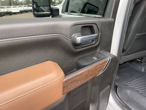 Used 2022 Chevrolet Silverado 2500 High Country w/ Safety Package II image 21