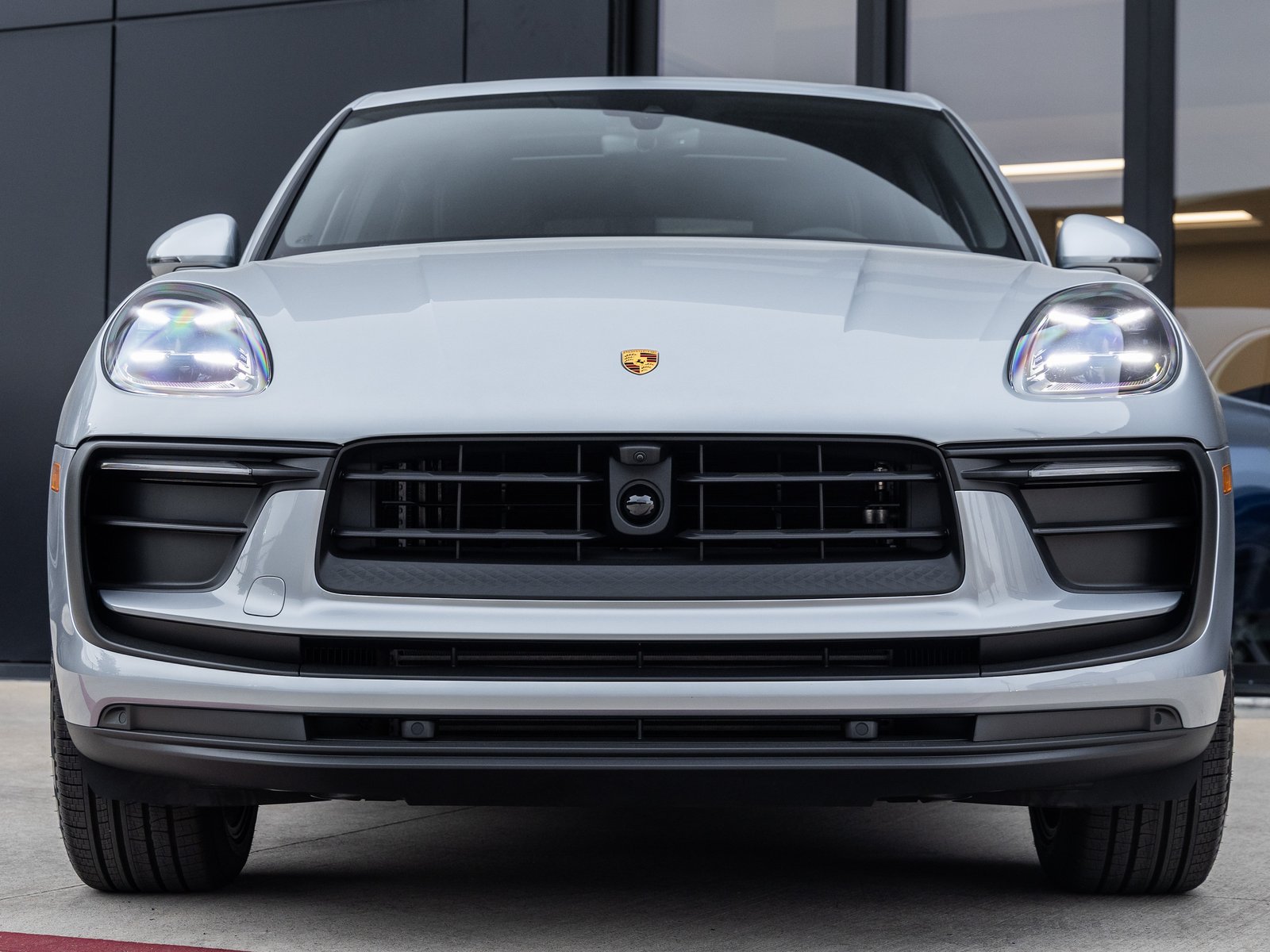 Certified 2026 Porsche Macan AWD/4WD image 8