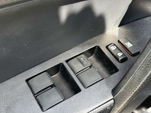 Used 2018 Toyota Corolla SE FWD image 22
