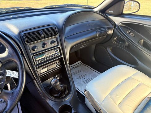 Used 1998 Ford Mustang 2dr Convertible V6 image 41