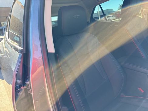 Used 2022 Buick Envision Essence w/ Technology Package I FWD image 26