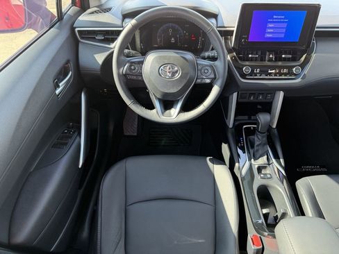 Used 2024 Toyota Corolla Cross XLE FWD image 14