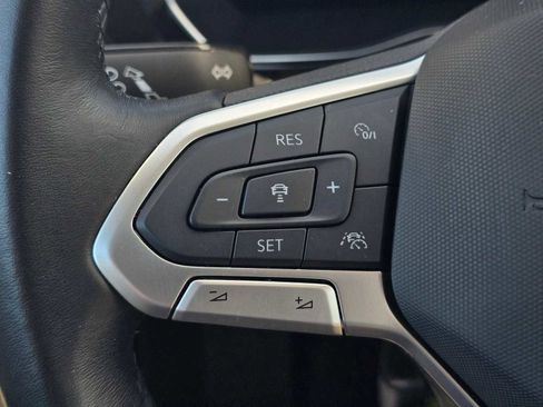 Used 2023 Volkswagen Jetta SE w/ Panoramic Sunroof Package image 32