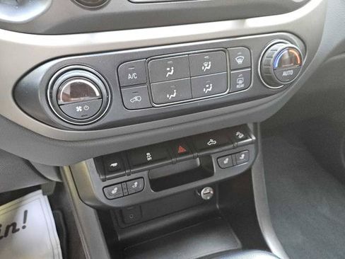 Used 2017 Chevrolet Colorado Z71 AWD/4WD image 23