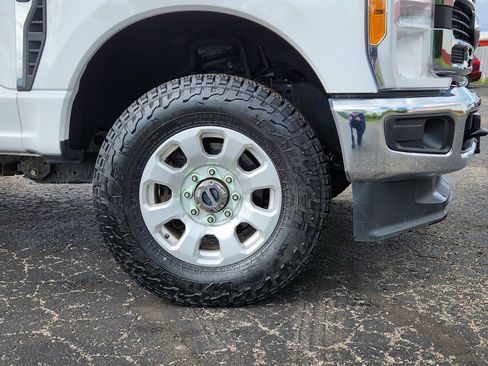 Used 2023 Ford F250 XLT AWD/4WD image 12