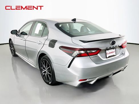 Used 2023 Toyota Camry SE FWD image 9