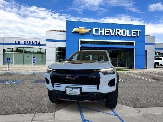 Used 2025 Chevrolet Colorado ZR2 w/ Technology Package AWD/4WD image 3
