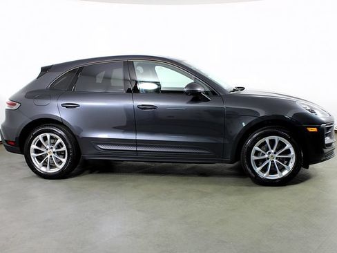 Certified 2023 Porsche Macan AWD/4WD image 8