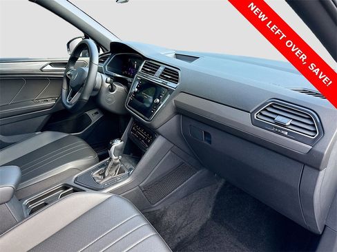 Used 2024 Volkswagen Tiguan SE R-Line image 30
